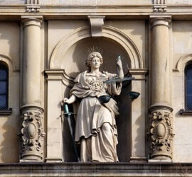 statuie-justitie